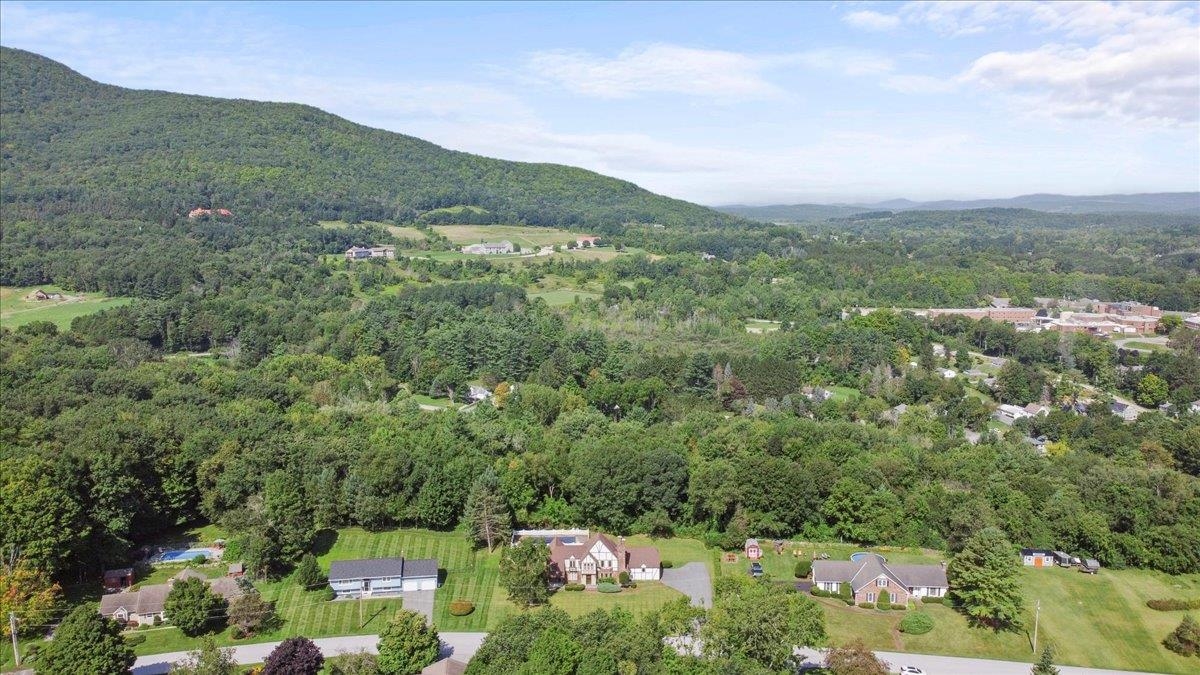 9 Stonehedge Drive Bennington, VT 05201 - Photo 32 of 40