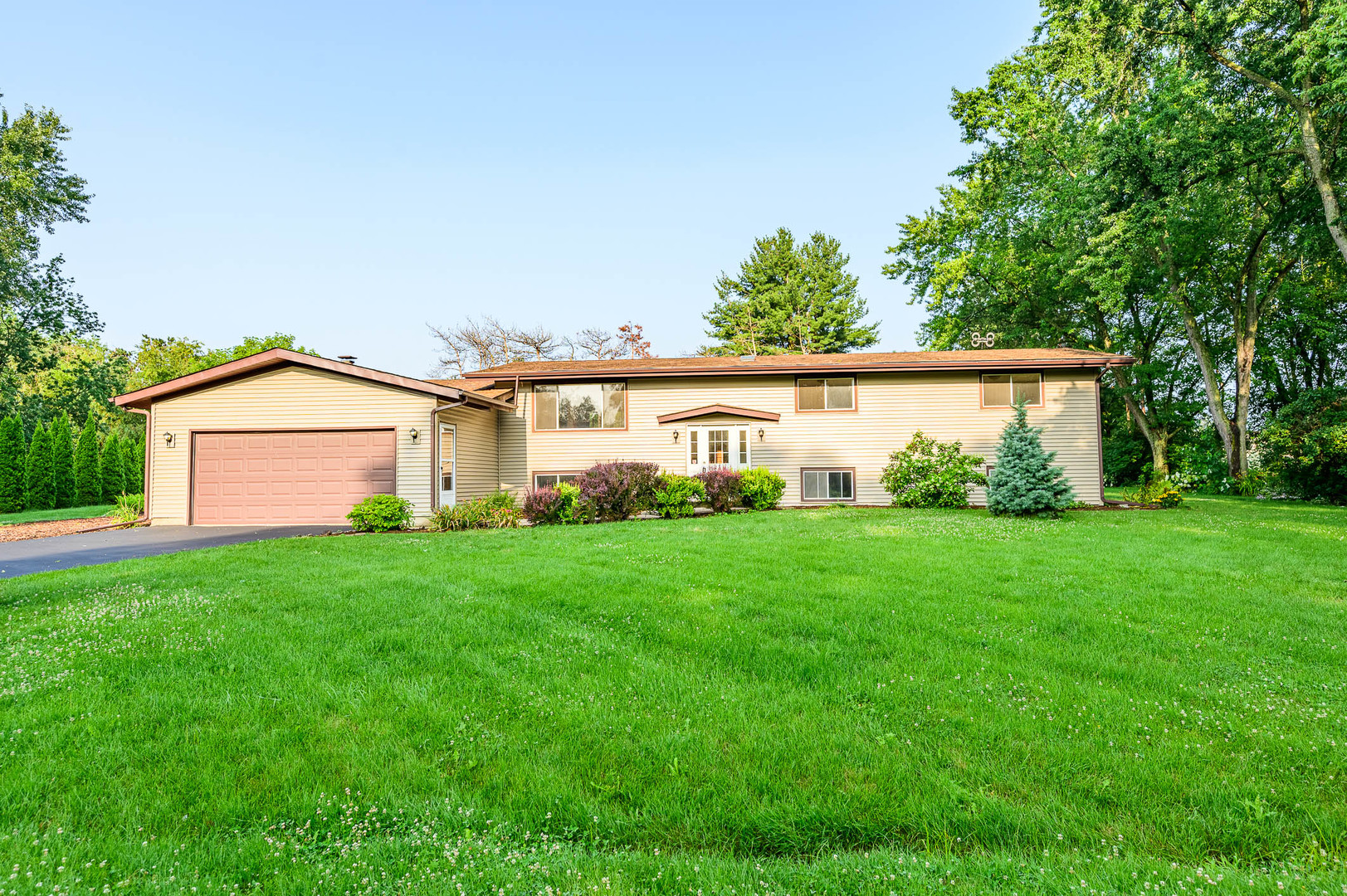 6N684 Crestwood Drive, St. Charles, IL 60175 Compass