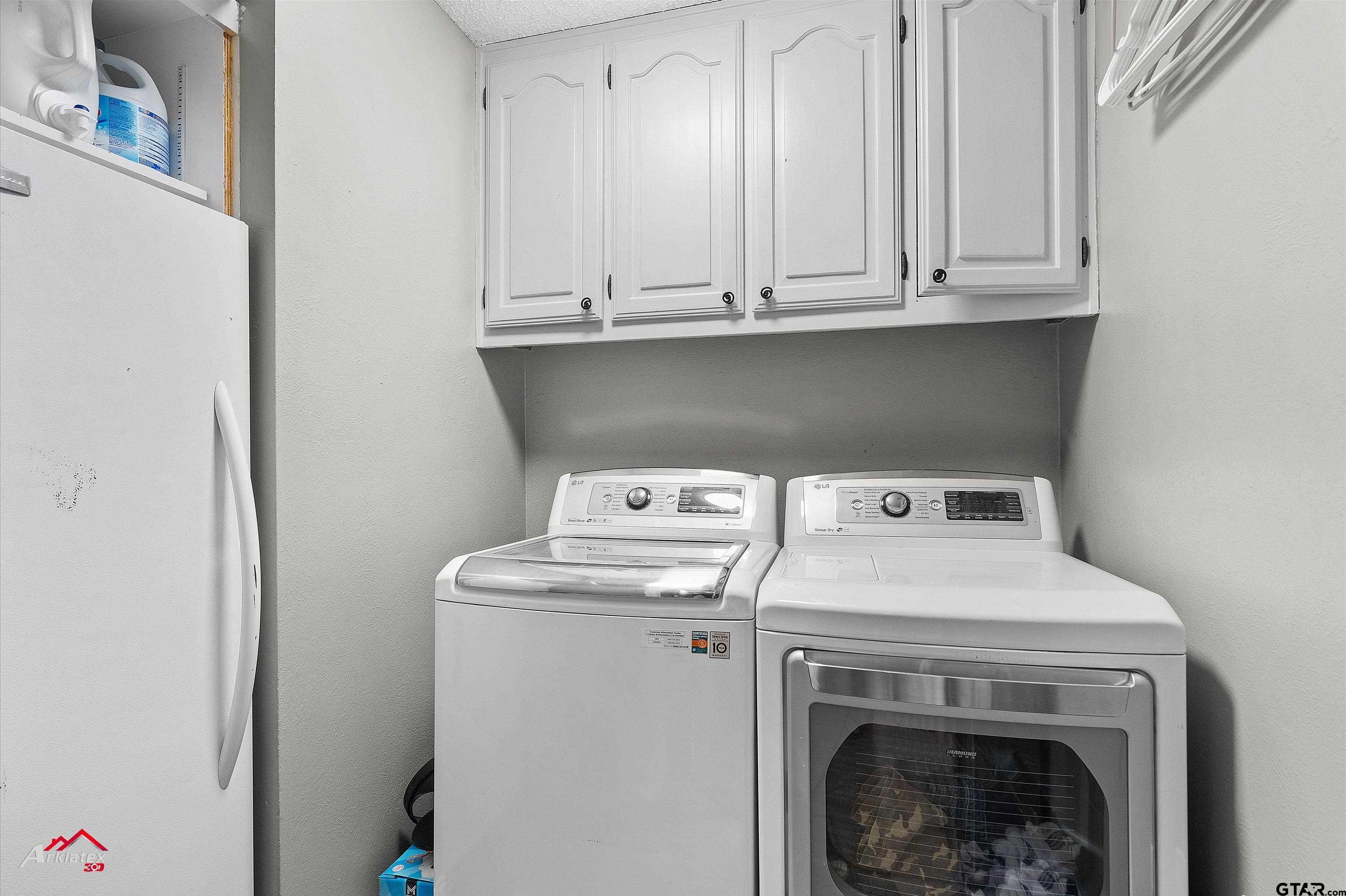 914 Regency Drive Longview, TX 75604 - Photo 24 of 35 a utility room with dryer and washer