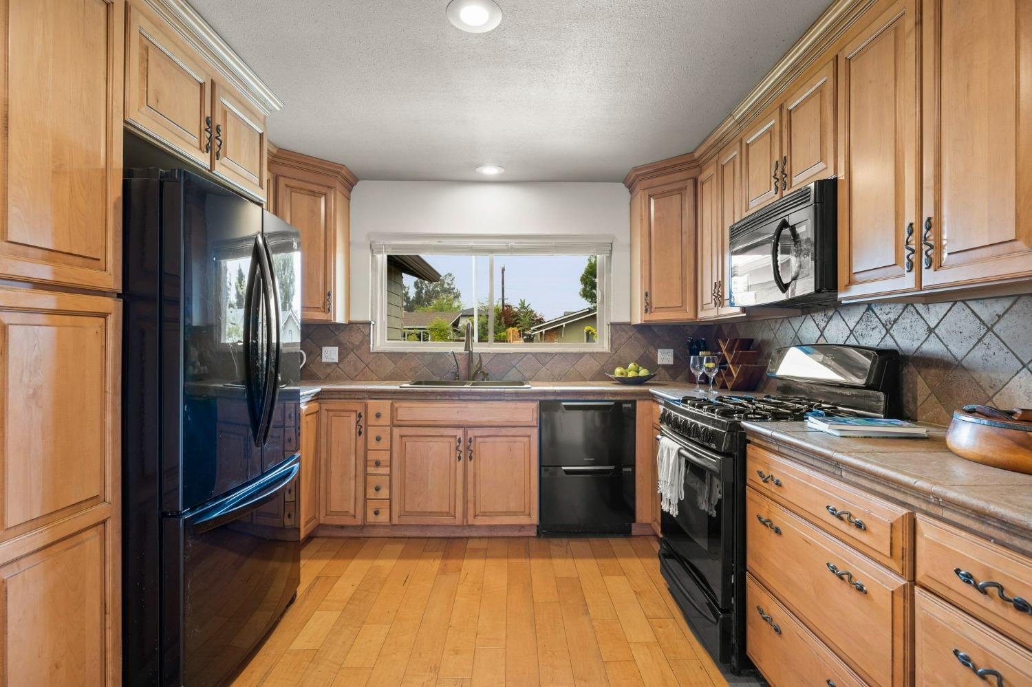 310 South Carrillo Road Ojai, CA 93023 - Photo 4 of 42 Gallery Image 4