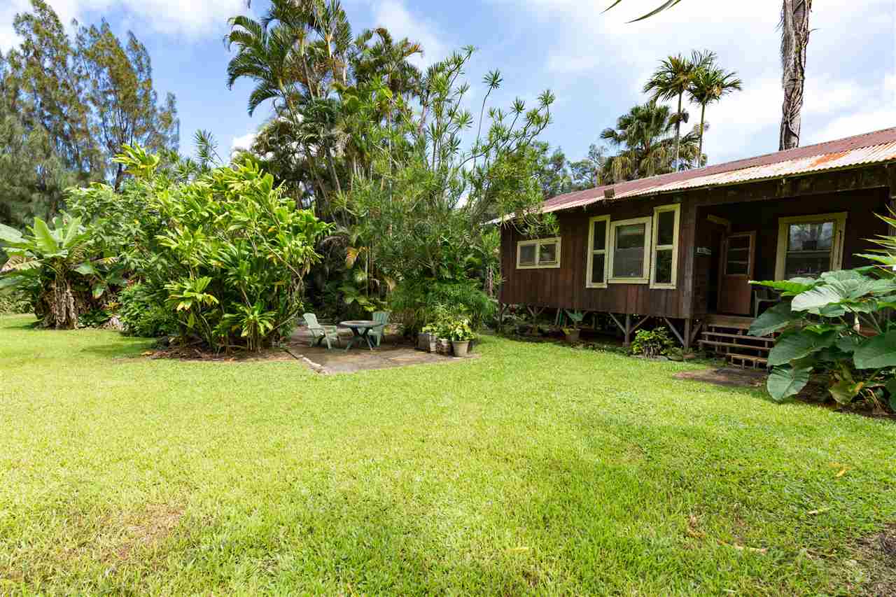 1085 West Kuiaha Road, Unit E Haiku, HI 96708 - Photo 4 of 30 a front view of a house with garden