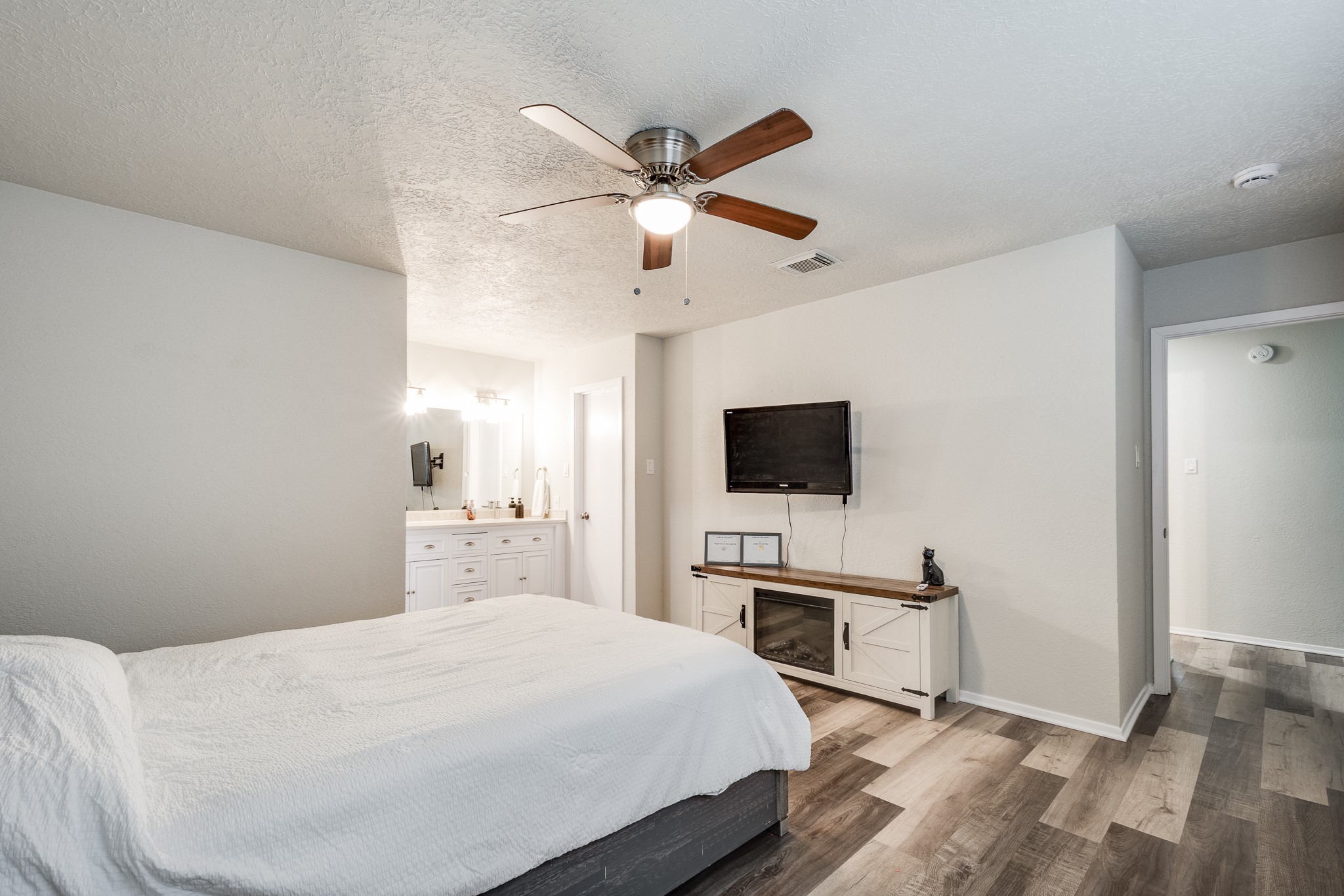 4218 Sequoia Street Baytown, TX 77521 - Photo 14 of 22 Primary room different angle