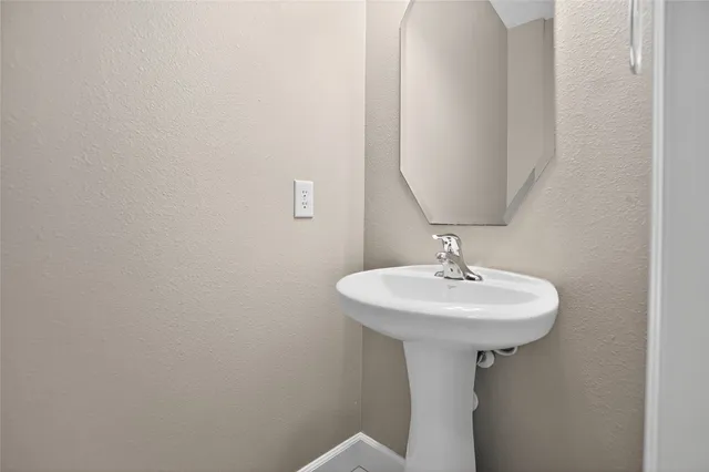 $2,000 | 126 Silver Penny Drive, Conroe, TX 77384