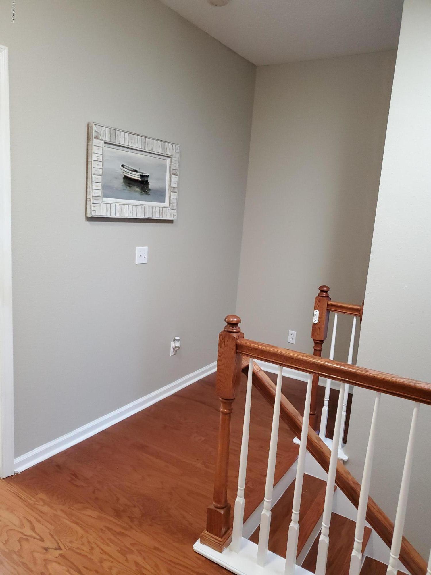 5462 Stanford Road Jacksonville, FL 32207 - Photo 16 of 36 Upstairs Landing to Master