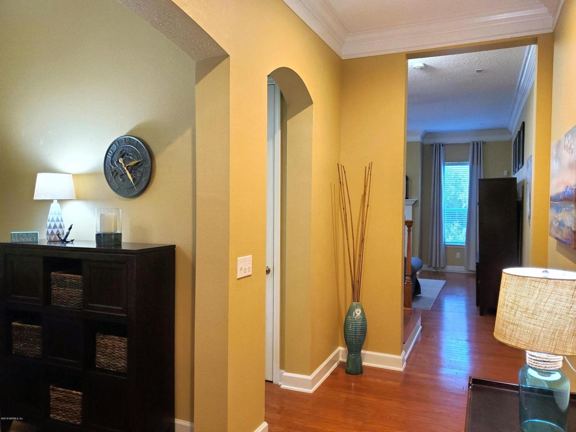 5462 Stanford Road Jacksonville, FL 32207 - Photo 3 of 36 Entryway/Foyer