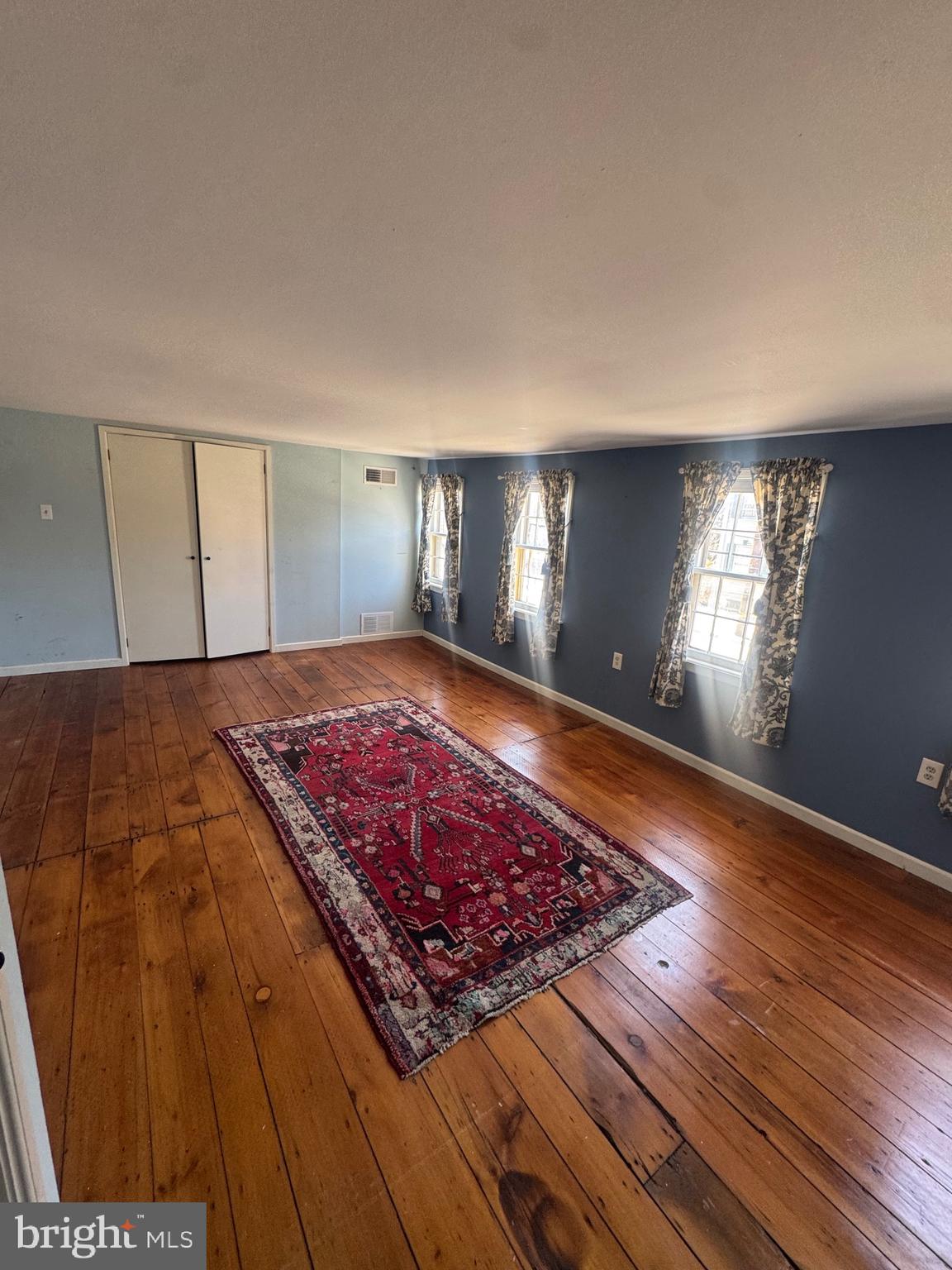 18 Market Street Salem, NJ 08079 - Photo 20 of 39 a living room with a rug