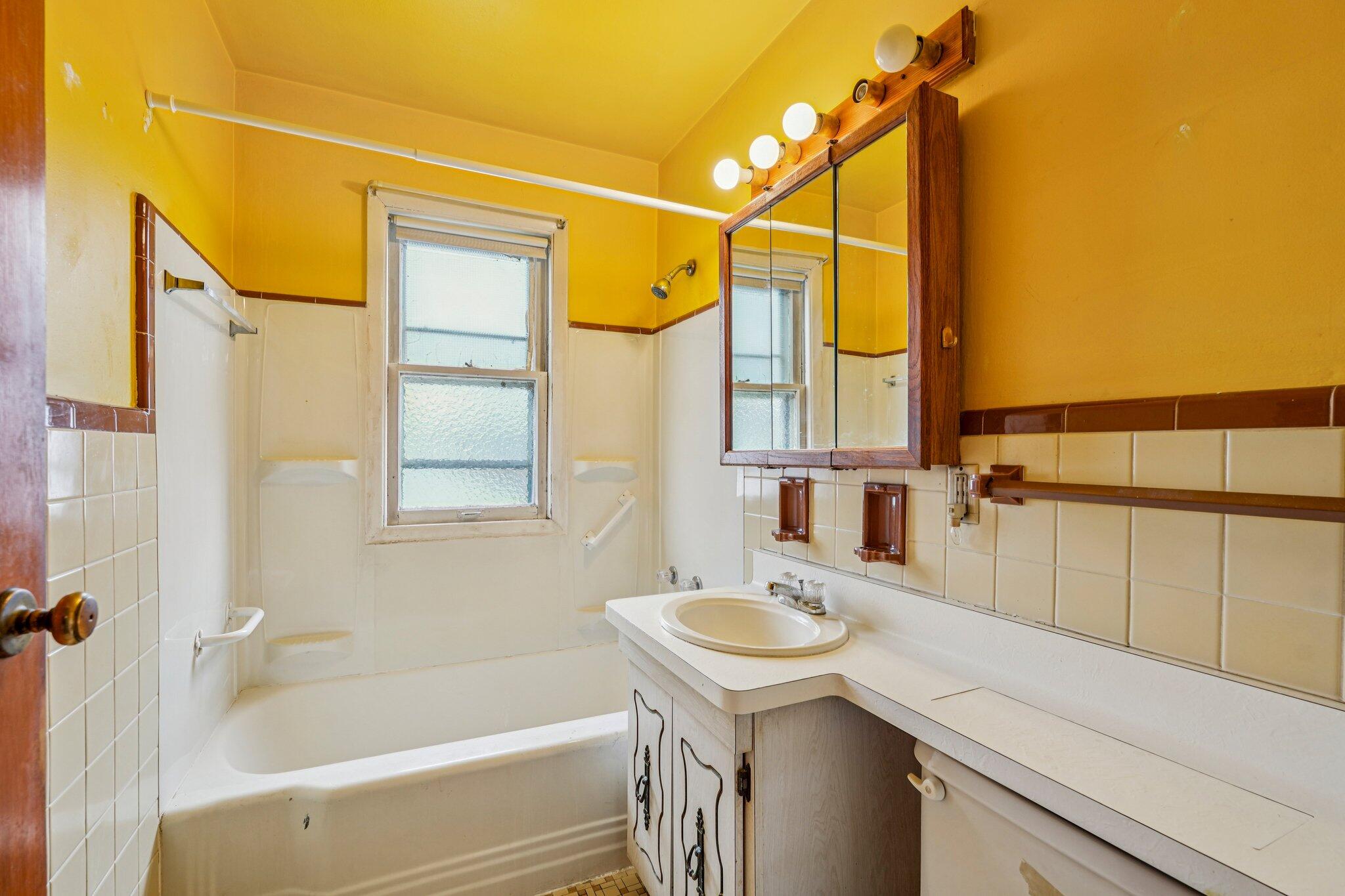 4518 North 68th Street Milwaukee, WI 53218 - Photo 22 of 34 Shower over tub.