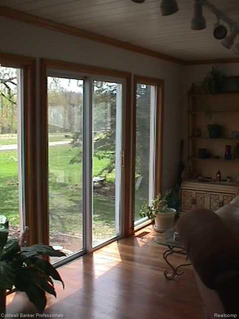 375 Demode Road Holly, MI 48442 - Photo 10 of 20 Great room 2