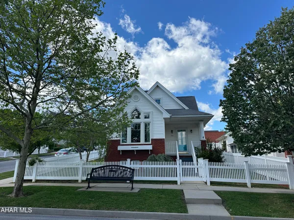 $279,900 | 903 Holliday Hills Drive, Hollidaysburg, PA 16648