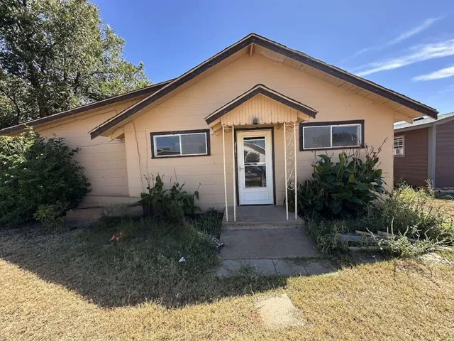$66,999 | 608 East Lee Street, Rotan, TX 79546