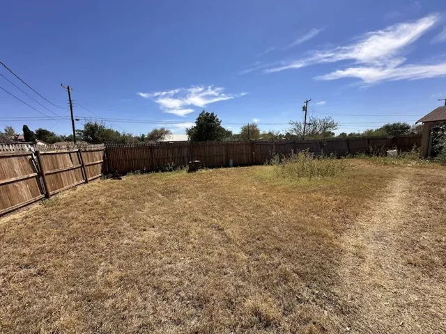 $66,999 | 608 East Lee Street, Rotan, TX 79546