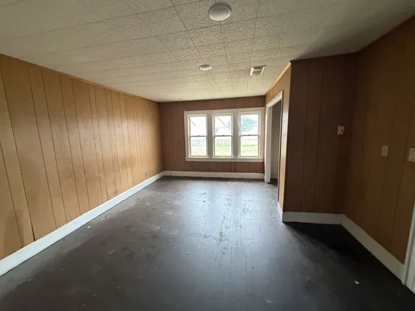 $66,999 | 608 East Lee Street, Rotan, TX 79546