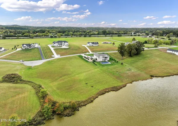 $329,000 | 130-131 Fairmeadow Drive, Dandridge, TN 37725