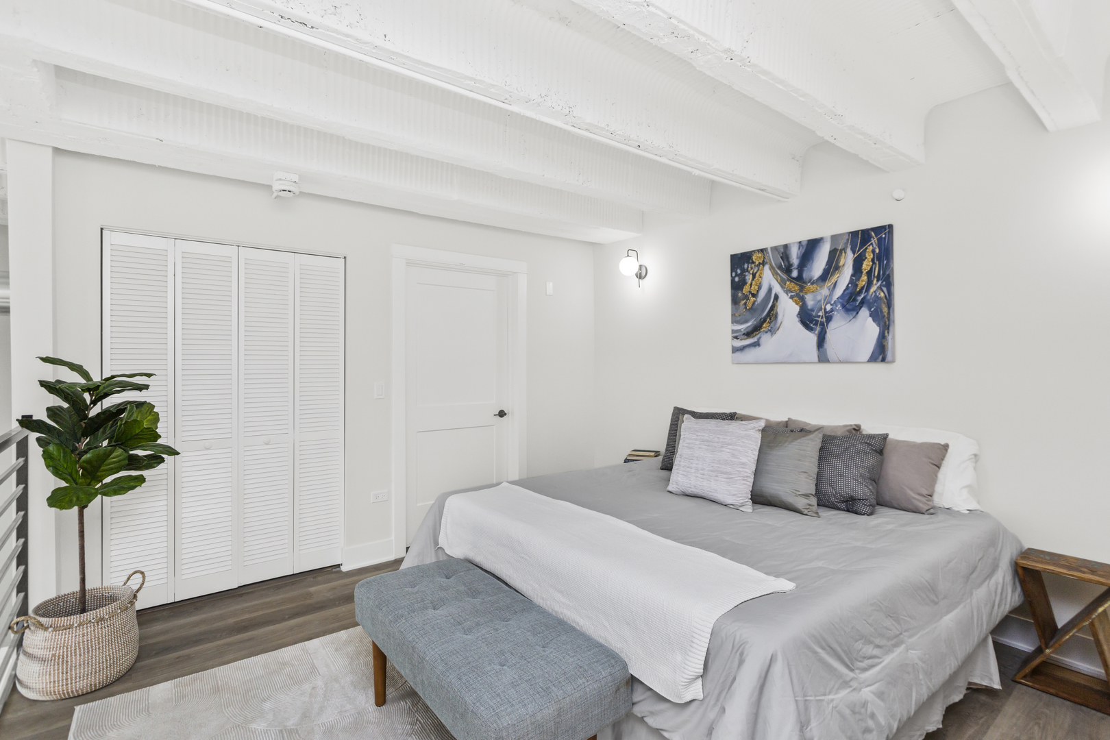 1453 Maple Avenue, Unit 102 Evanston, IL 60201 - Photo 11 of 21 a bedroom with a bed and a potted plant