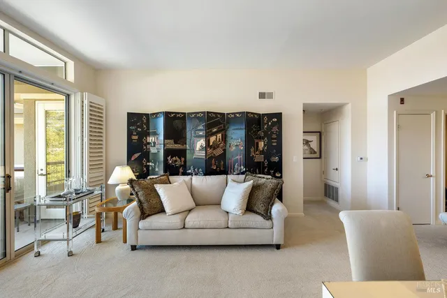 $450,000 | 400 Deer Valley Road, Unit 4D, San Rafael, CA 94903