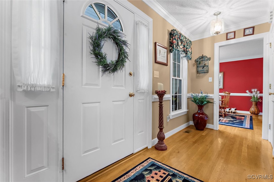 2655 Dorset Ridge Road Powhatan, VA 23139 - Photo 19 of 50 Entrance foyer with wood finished floors, ornament