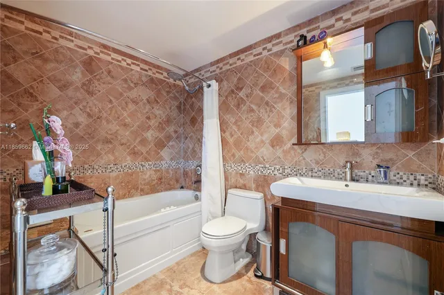 $1,485,000 | 110 Hendricks Isle, Unit 13, Fort Lauderdale, FL 33301