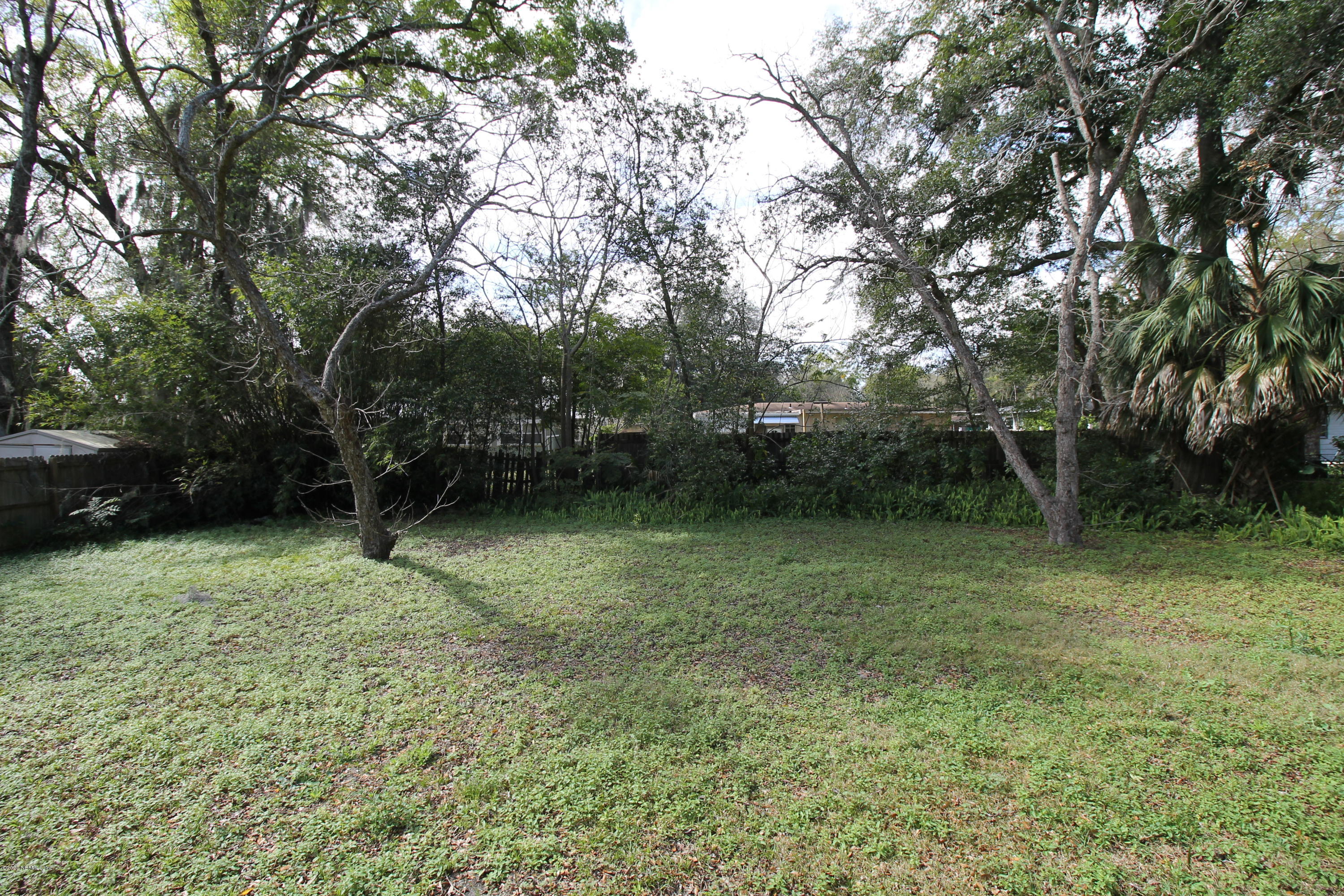 1728 Layton Road Jacksonville, FL 32211 - Photo 20 of 20 a backyard of a house with lots of green space