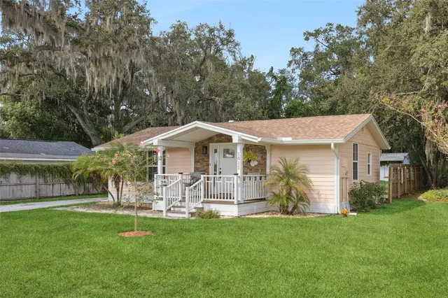 $377,900 | 1011 Liberty Avenue, Mount Dora, FL 32757