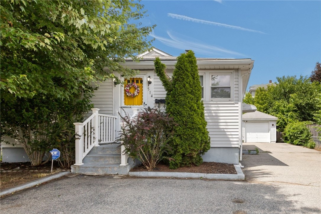 514 Robinson Street Woonsocket, RI 02895 - Photo 4 of 27