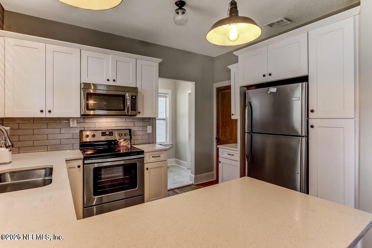 1117 Cedar Street Jacksonville, FL 32207 - Photo 12 of 29 0647B461-39AD-4121-B968-4A679E0AC79C