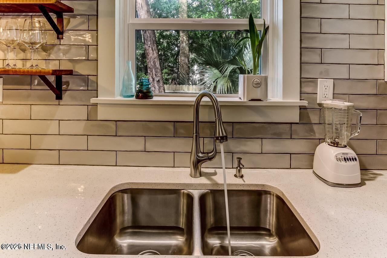 1117 Cedar Street Jacksonville, FL 32207 - Photo 13 of 29 BAB3111B-3FE5-4C9E-BAAF-A3990E616BE6