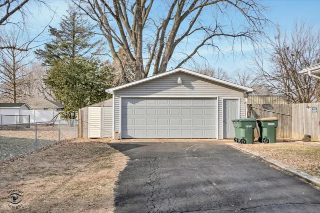 a view of a yard with a house