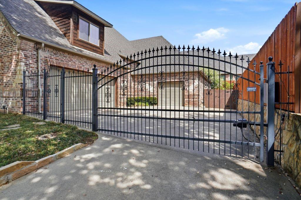 620 Highview Lane Hurst, TX 76054 - Photo 5 of 40