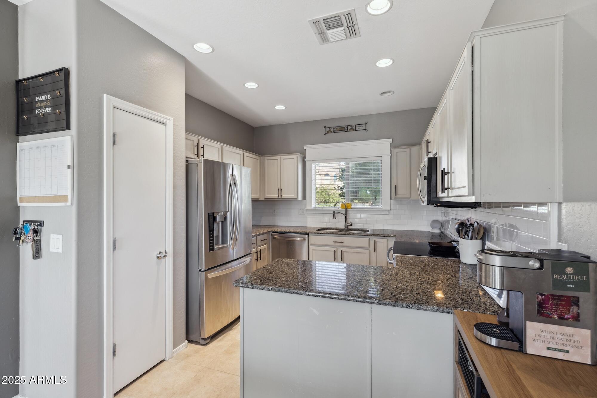 894 South Buena Vista Drive Apache Junction, AZ 85120 - Photo 11 of 43 _H__7613