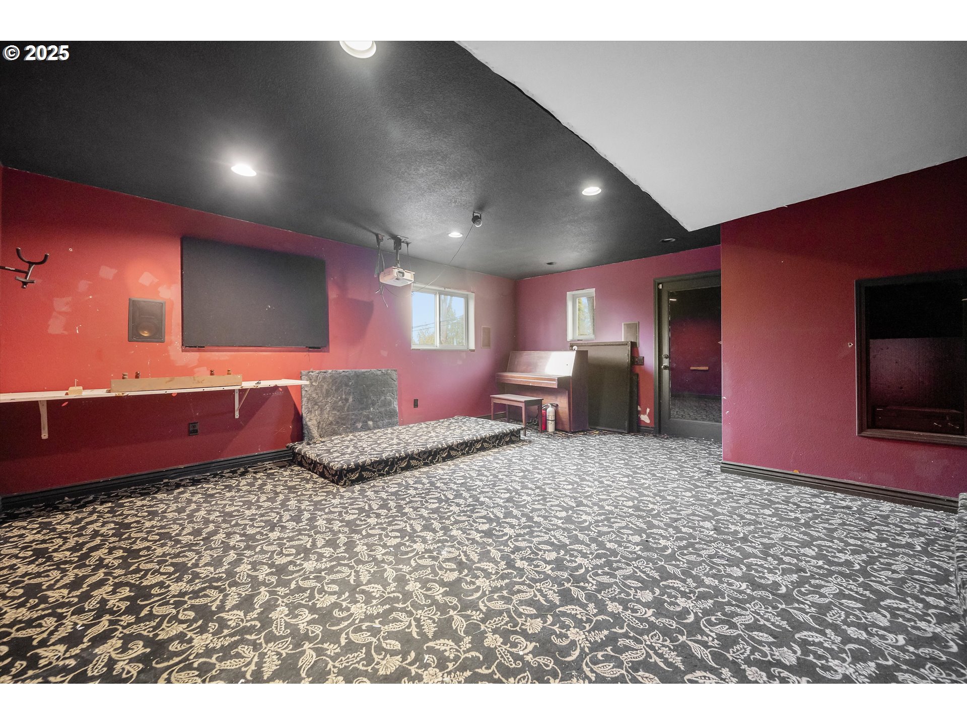 7080 Southwest Taylors Ferry Road Portland, OR 97223 - Photo 11 of 27