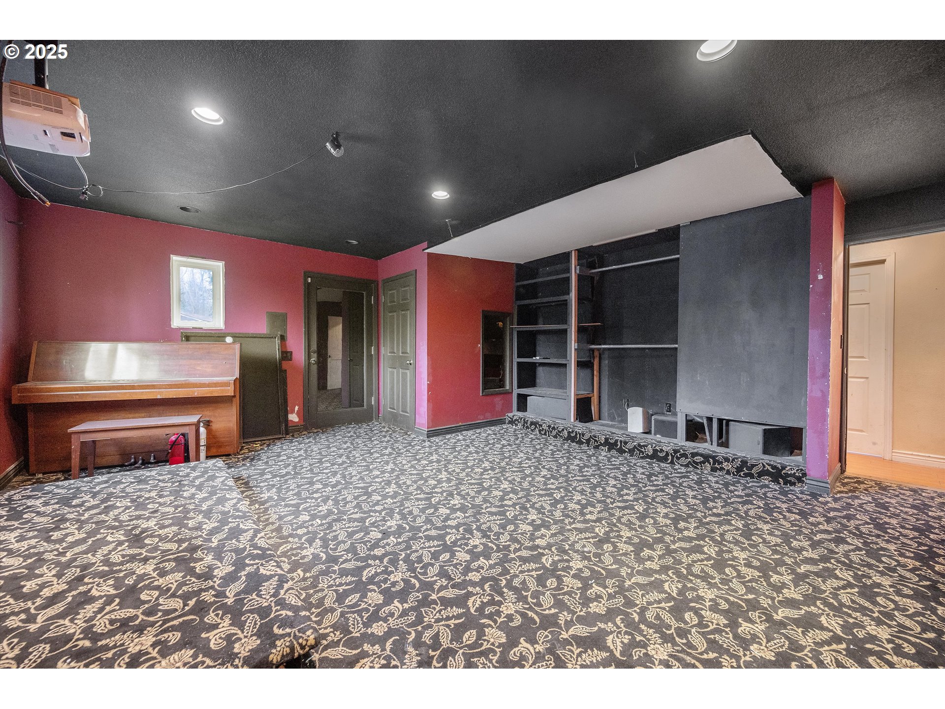 7080 Southwest Taylors Ferry Road Portland, OR 97223 - Photo 12 of 27