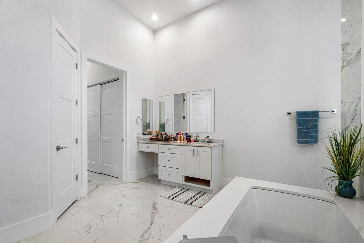 21741 Fall River Drive Boca Raton, FL 33428 - Photo 17 of 29 023-21741FallRiverDrive-BocaRaton-FL-334