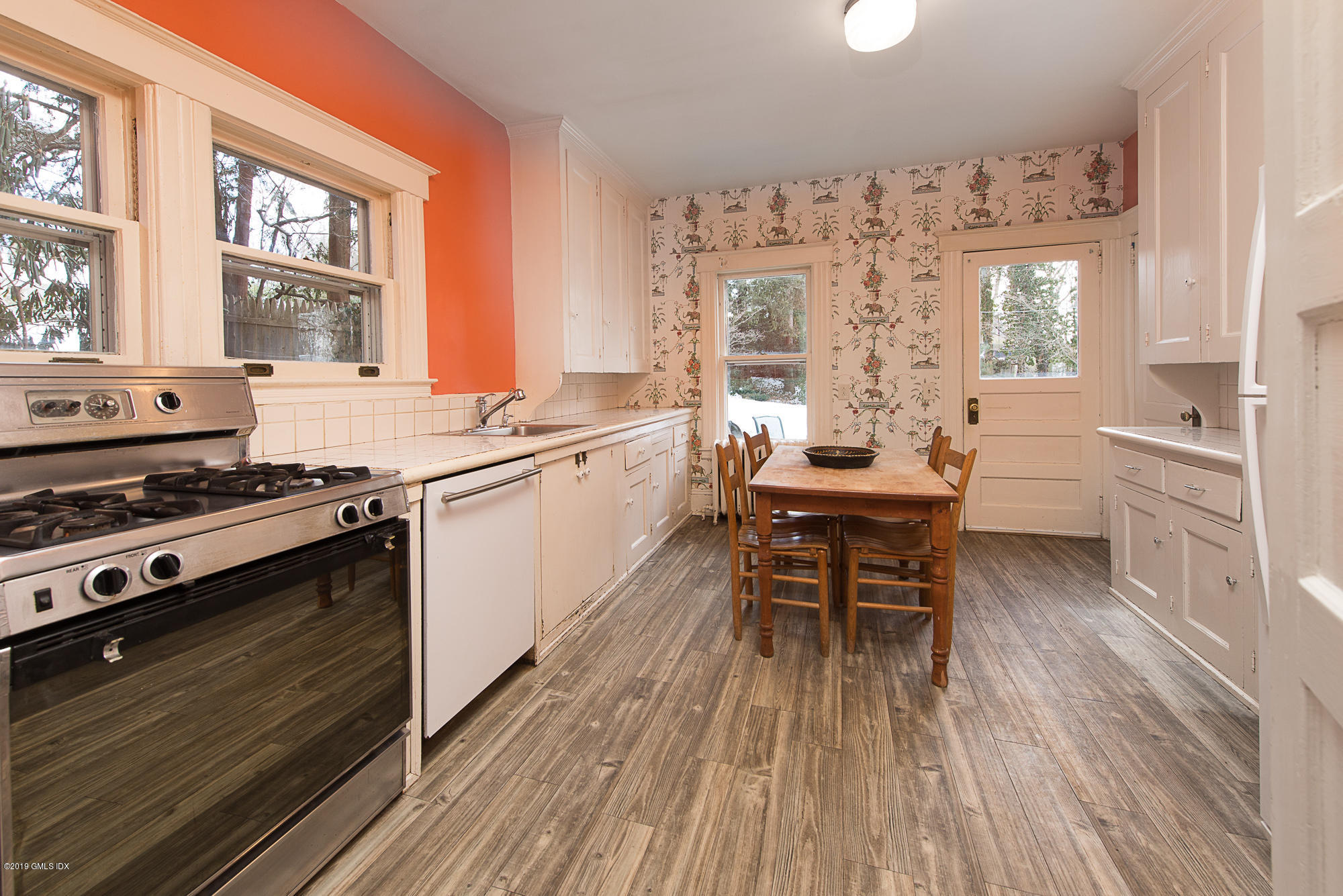 28 Chapel Lane Riverside, CT 06878 - Photo 18 of 38 a kitchen with a table chairs stove and cabinets