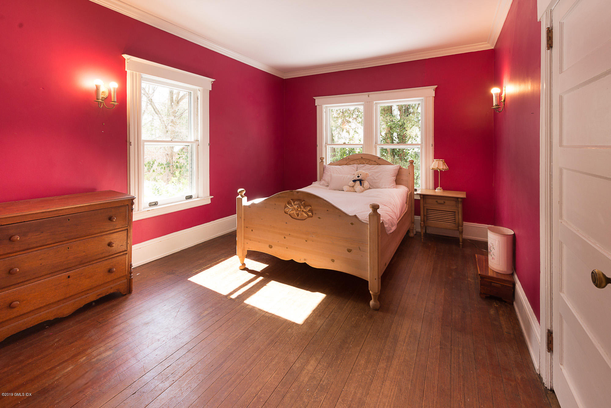 28 Chapel Lane Riverside, CT 06878 - Photo 22 of 38 a bedroom with a bed and a window