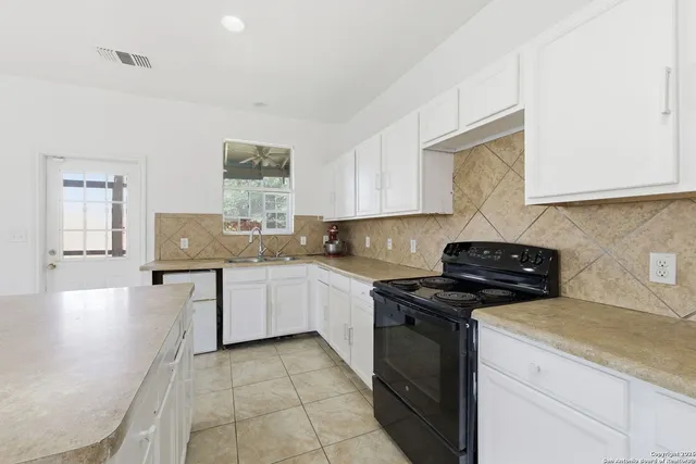 $2,350 | 12147 Amber Vista, San Antonio, TX 78254