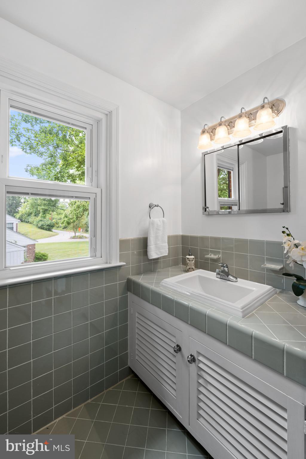 1635 Thomas Road Wayne, PA 19087 - Photo 26 of 52 new Pella window