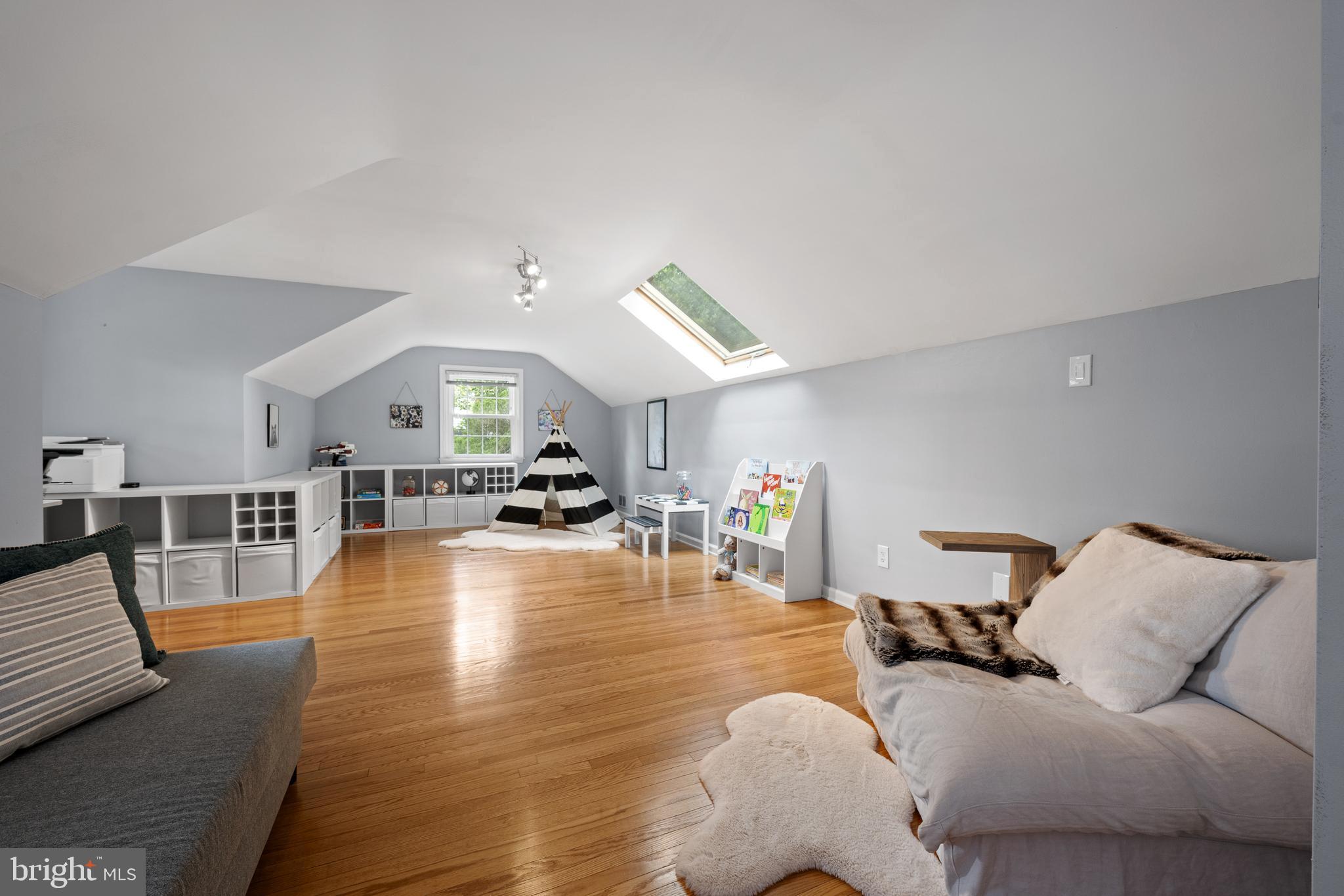 1635 Thomas Road Wayne, PA 19087 - Photo 27 of 52 4th bed on 3rd floor with walk/in closet