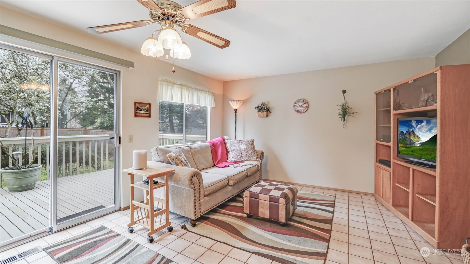 166 Vashon Place Northeast Renton, WA 98059 - Photo 12 of 25 Gallery Image 12