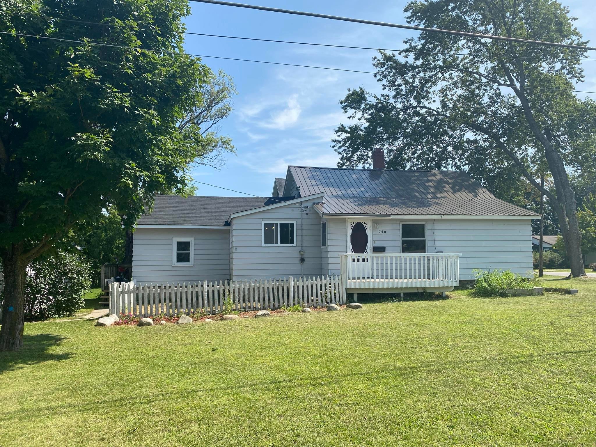 250 North Street Cheboygan, MI 49721 - Photo 1 of 14 Gallery Image 1