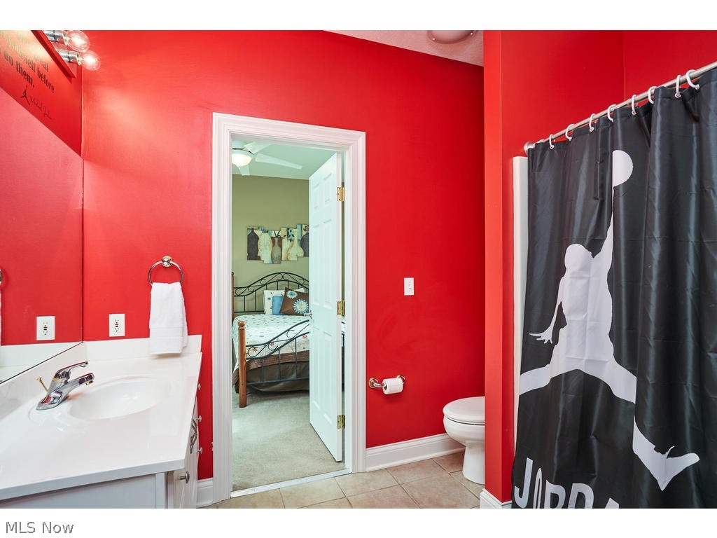 1071 Sand Run Road Akron, OH 44313 - Photo 21 of 33 Jack and Jill Bathroom