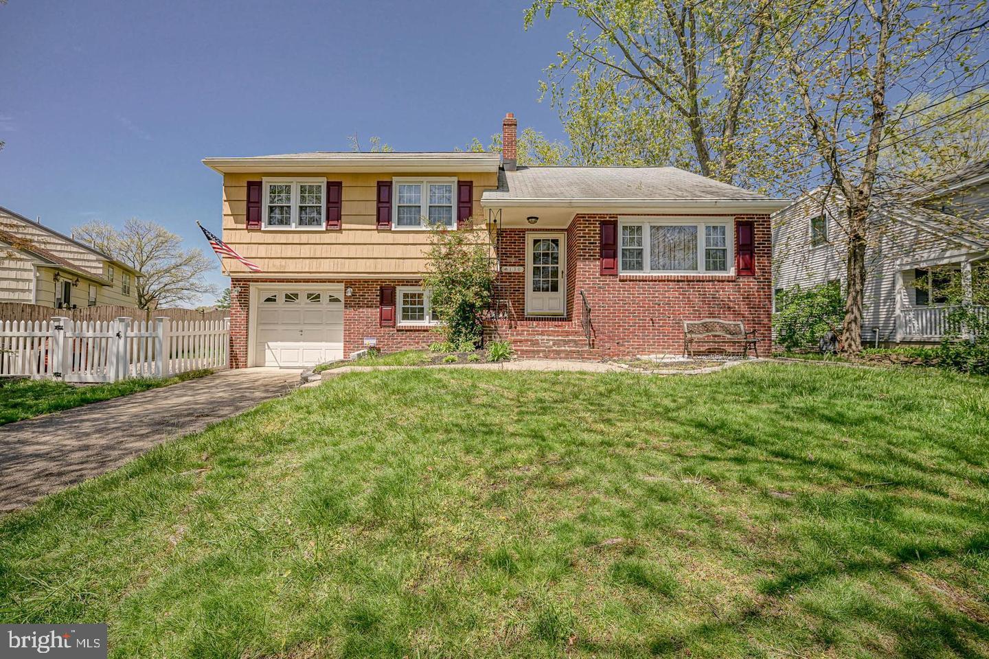 130 Woodstock Dr South  