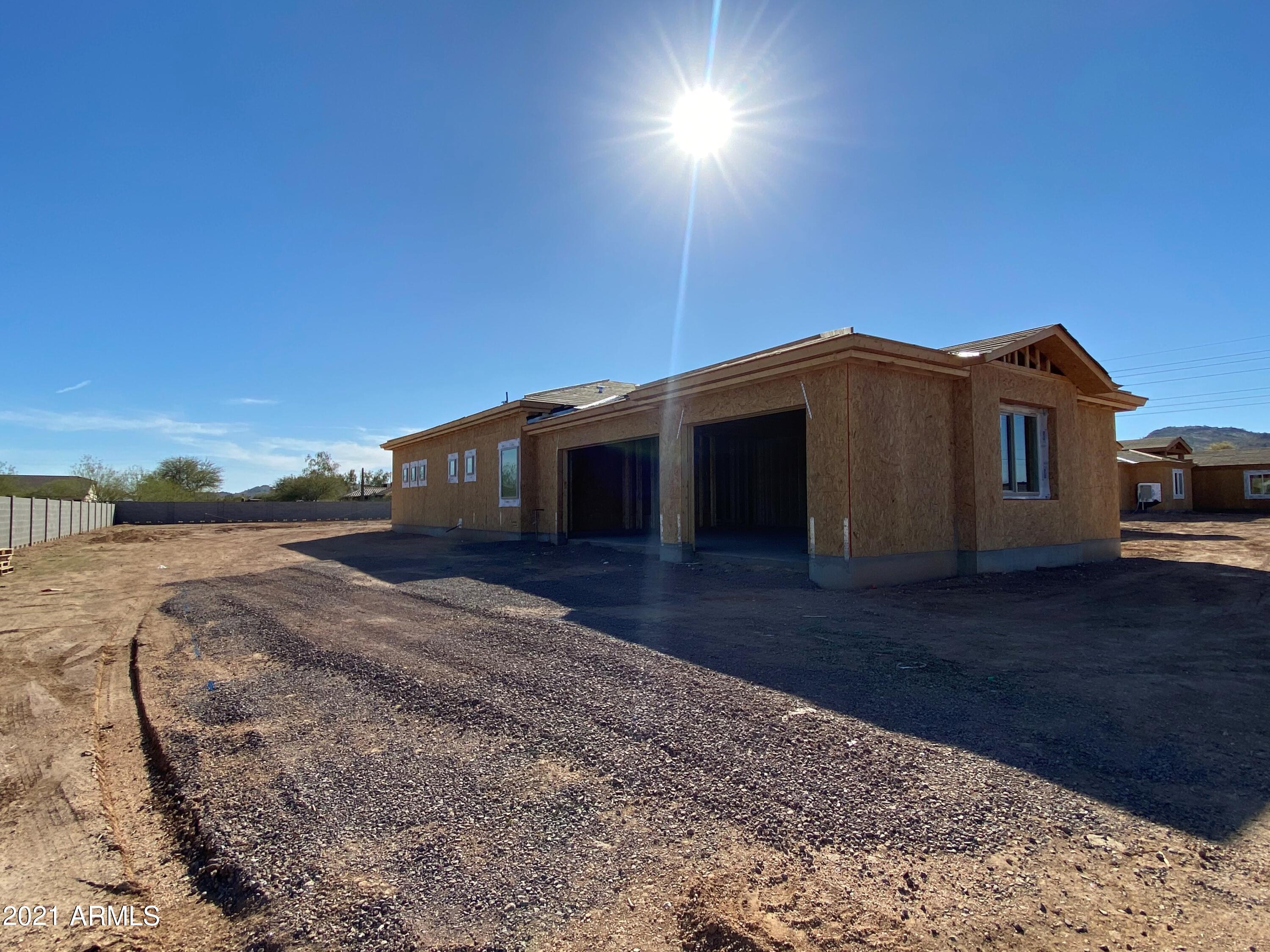609 West Cloud Road Phoenix, AZ 85086 - Photo 5 of 20 Large 3 Car Garage