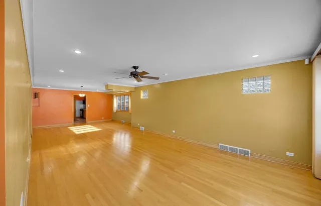 a view of a livingroom with a hall