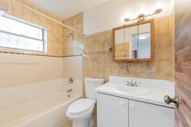 $3,300 | 1048 Northwest 32nd Place, Unit 1048, Miami, FL 33125