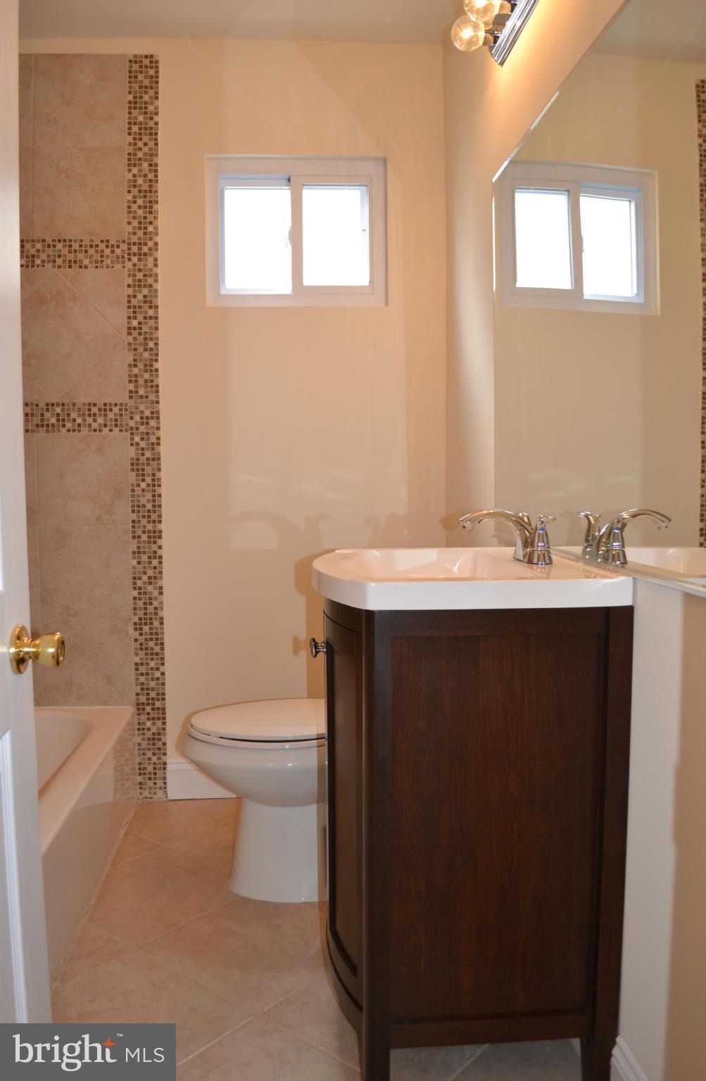2917 Onyx Road Baltimore, MD 21234 - Photo 16 of 30 Full Bath on Main Level