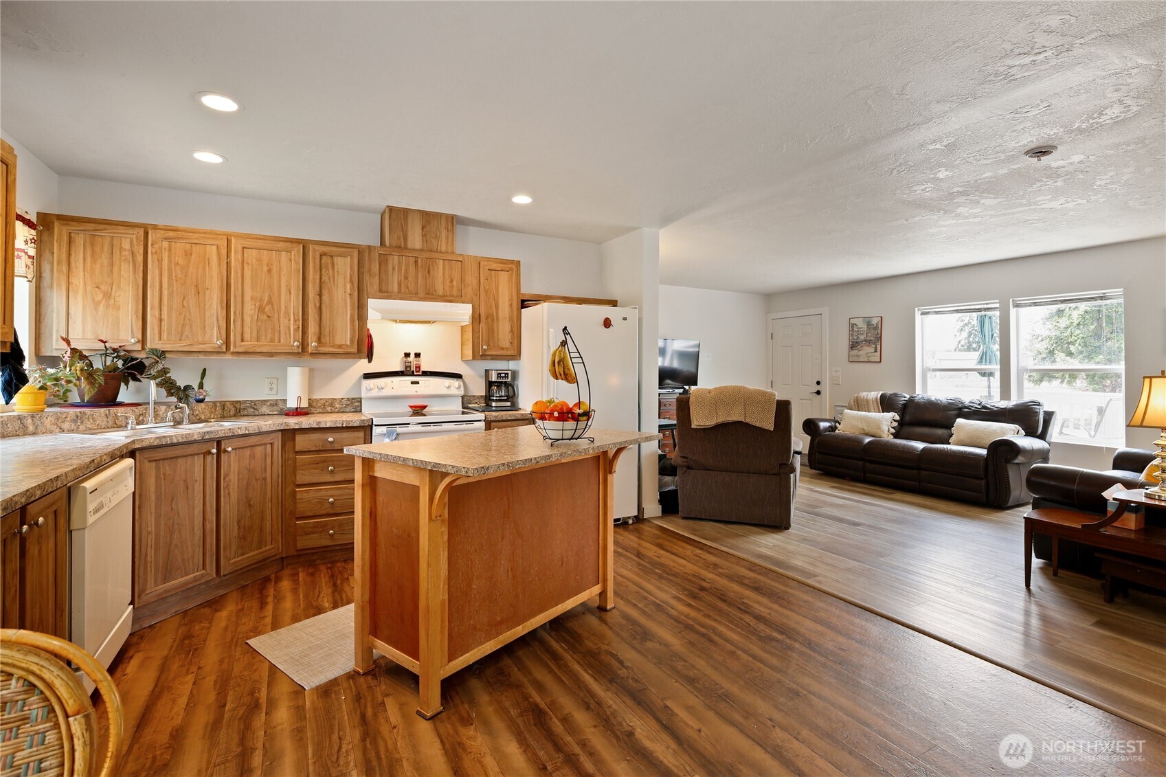 270 Romerman Road, Unit 34 Chehalis, WA 98532 - Photo 12 of 34 a open kitchen with stainless steel appliances granite countertop a lot of counter space and a window