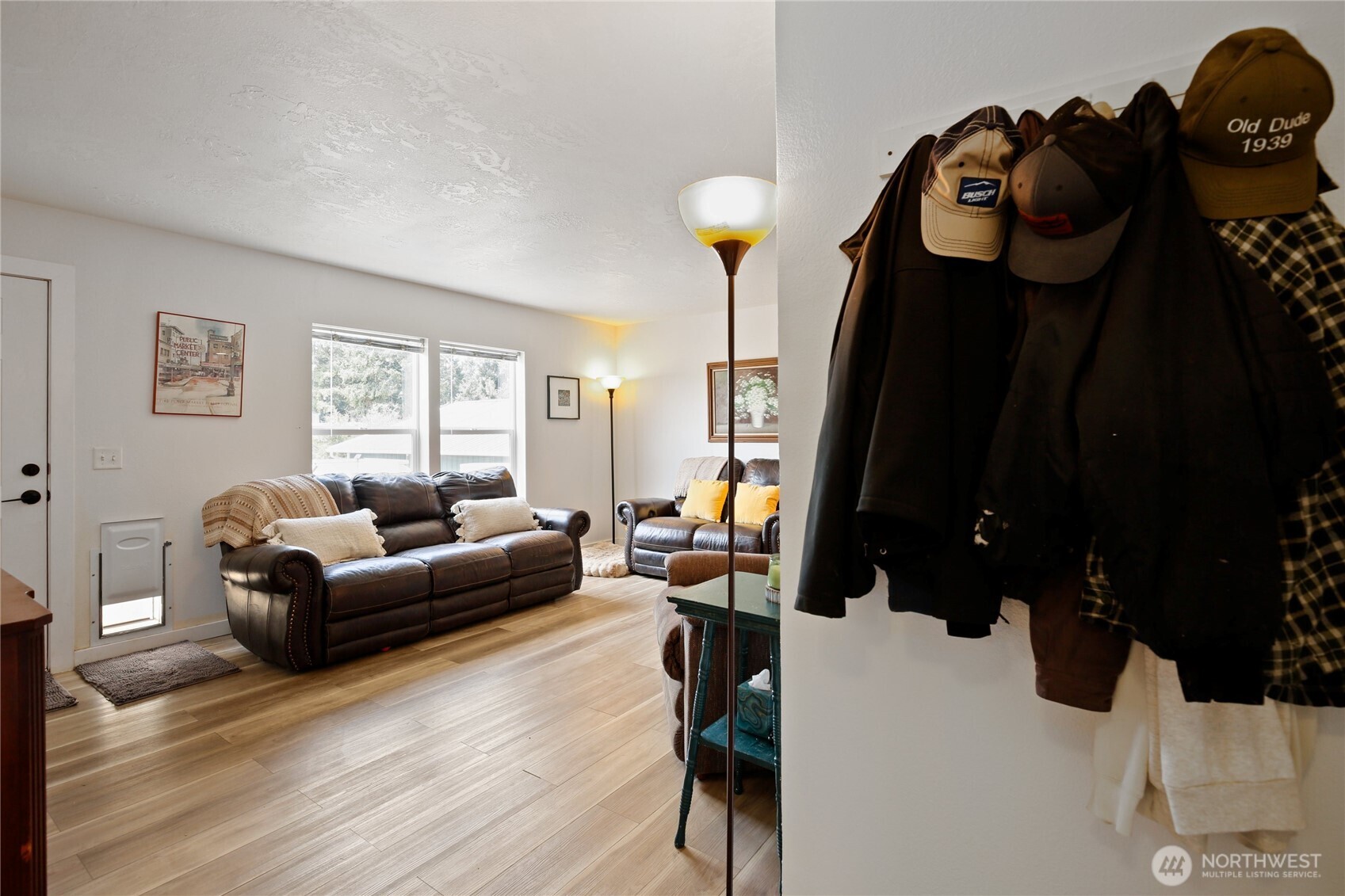 270 Romerman Road, Unit 34 Chehalis, WA 98532 - Photo 6 of 34 a living room with furniture and a window