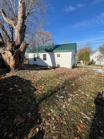 $1,100 | 930 West 590 South, Wolcottville, IN 46795
