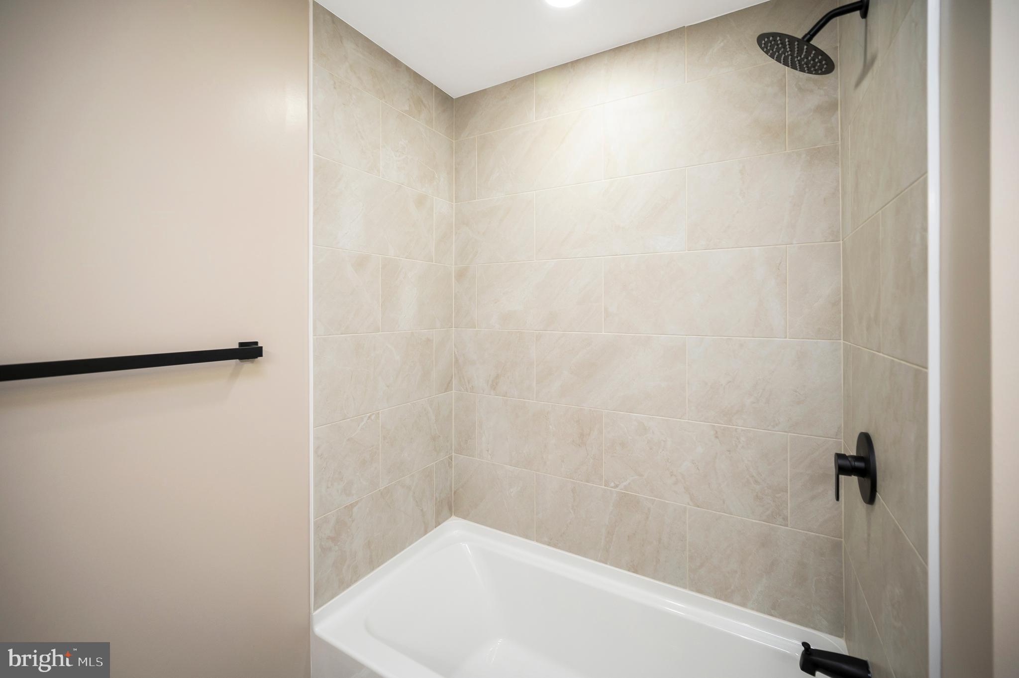 13452 Post Oak Road Spotsylvania, VA 22551 - Photo 38 of 56 a bathroom with a white bath tub