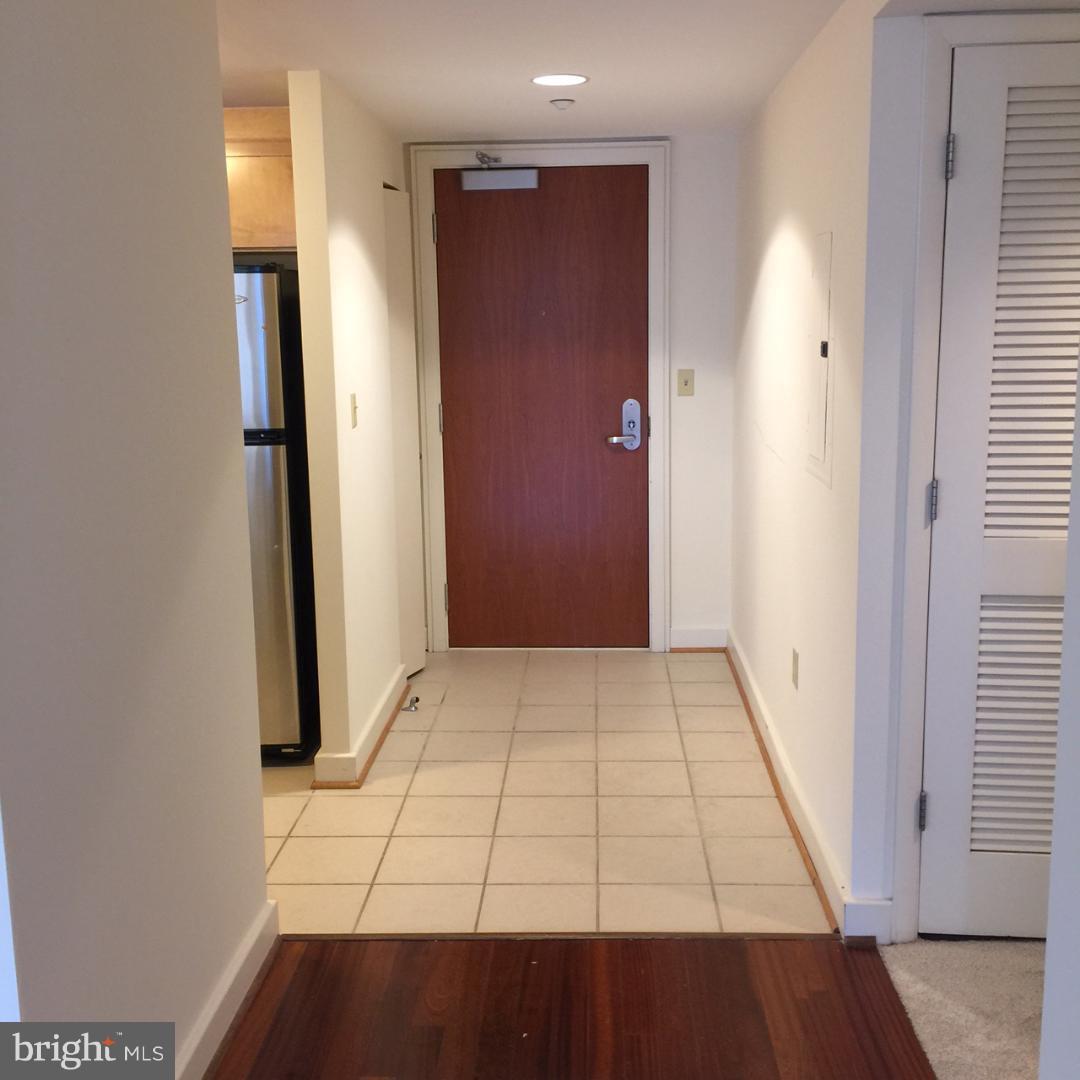 1150 K Street Northwest, Unit 1010 Washington, DC 20005 - Photo 2 of 15 Foyer